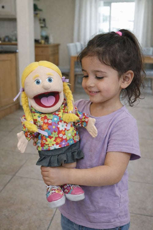 בובת הילדה צילה עם פה נפתח Silly SP3501